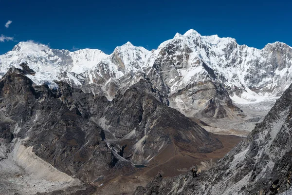 Himalaya dağ görünümü Kongma la üstünden geçmek, herhangi bir zamanda — Stok fotoğraf