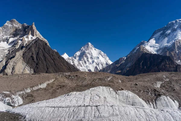 Pico de montaña K2 y glaciar Baltoro, K2 trek, Pakistán — Foto de Stock