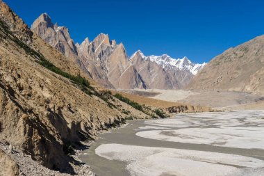 Trango kule aile, Lobsang spire ve nehir, K2 trek, Pakistan