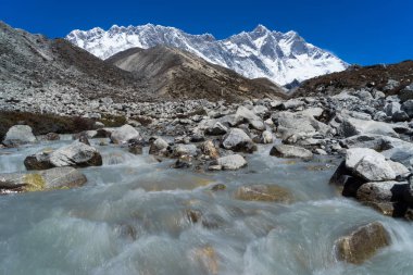 Lhotse Dağı zirve geride samll kanal, Everest bölgesi, Nepal