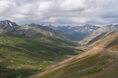 Manzara Babusar pass yaz, Karakurum karayolu, Pakistan