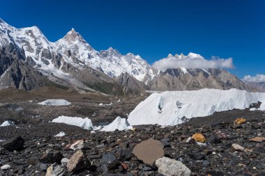 Masherbrum dağ tepe Baltoro buzul, K2 trek, Pakist arkasında