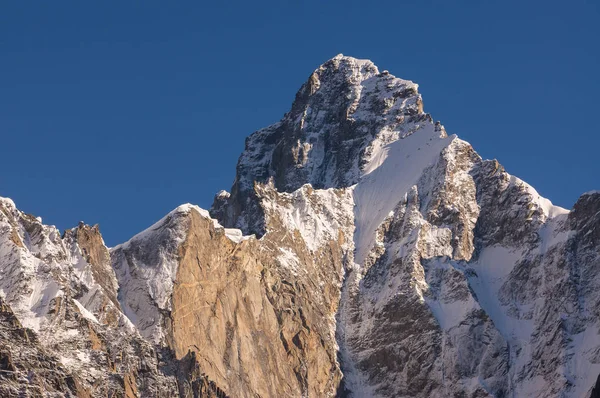 Beautiful peak of Karakorum mountain range, K2 trek, Pakistan — Stock Photo, Image