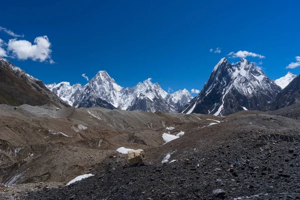 Gasherbrum-Gebirgsmassiv und Gehrungsgipfel, k2 trek, Pakistan — Stockfoto