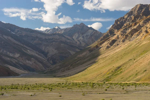 Hermosa textura de montaña y paisaje en el valle de Zanskar en su —  Fotos de Stock