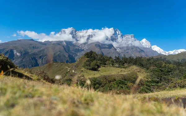 Vue panoramique de la montagne Kongde, région de l'Everest, Népal — Photo