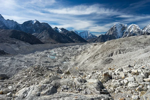 Glaciar Khumbu e montanhas do Himalaia paisagem, região do Everest , — Fotografia de Stock