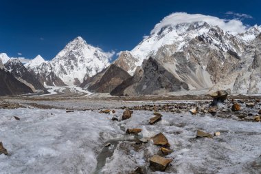 K2 ve Karakurum sıradağlarının Skardu, Gilgit Bal Broadpeak
