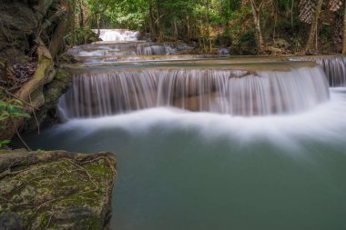 Huai Mae Khamin şelale ormandaki Kanchanaburi, Tayland