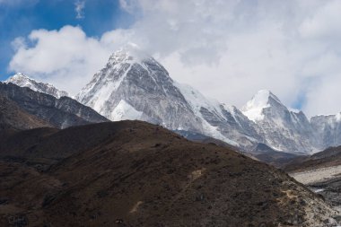 CIn dağ tepe bulutlu günde, Everest bölgesi, Nepal
