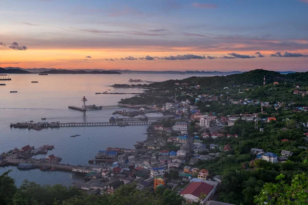 Krásný východ slunce na Sichang ostrov, Pattaya, Chonburi, Thajsko — Stock fotografie