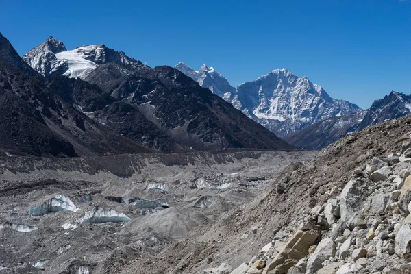 Kangtega ve Thamserku tepe, Everest önünde Khumbu Buzulu 
