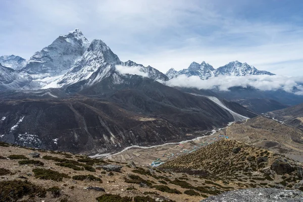 Blick auf ama dablam vom Aussichtspunkt dingboche, immerest r — Stockfoto