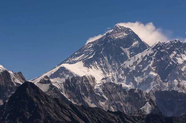 Everest pico de montaña, montaña más alta del mundo, Everest re — Foto de Stock