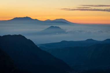 Güzel gündoğumu Bromo yanardağ Mountain, Doğu Java, Indonesi