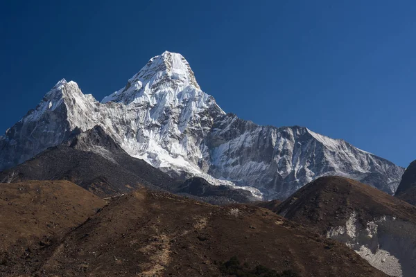 Ama Dablam dağ tepe, ikonik zirve Everest bölgesinde, Nepal — Stok fotoğraf