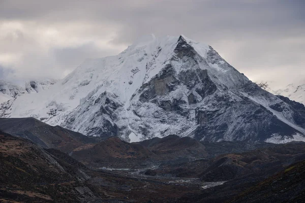 Island peak i en morgon, Everest regionen, Nepal — Stockfoto