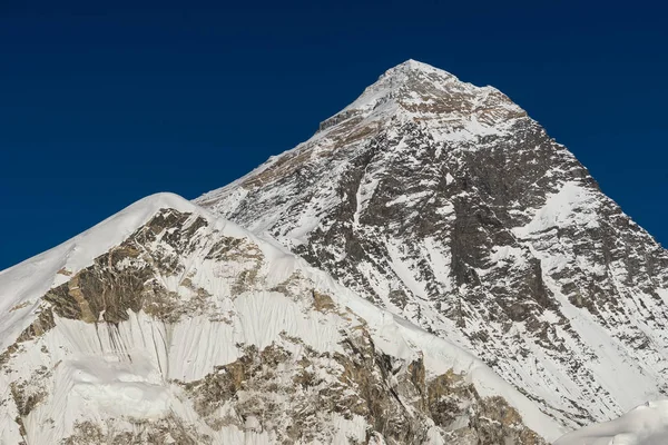 Everest pico de montaña 8848 m, pico más alto del mundo, Nepal — Foto de Stock