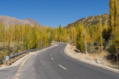 Karakurum karayolu Sonbahar sezonu, Hunza Vadisi, Gilgit Baltist