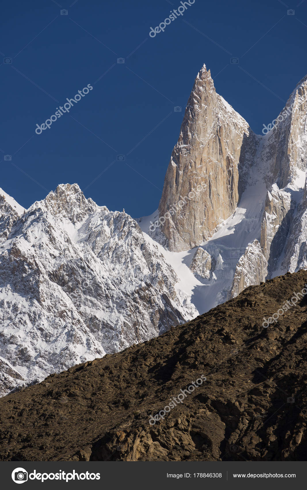Lady finger, iconic peak in Hunza valley, Pakistan — Stock Photo