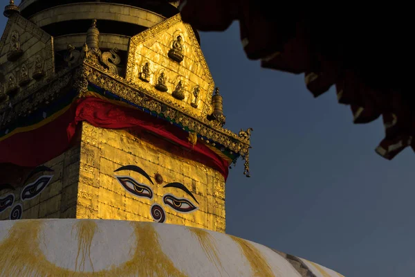 Swayambhunath or monkey temple in clear blue sky, Kathmandu, Nep — Stock Photo, Image