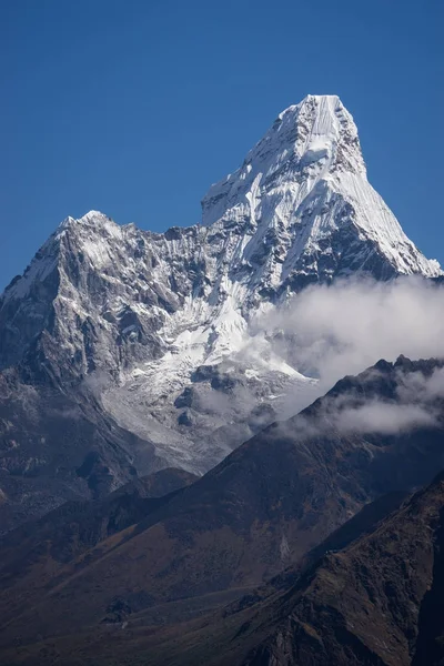 Pico de montaña de Ama Dablam en la región del Everest, Nepal — Foto de Stock