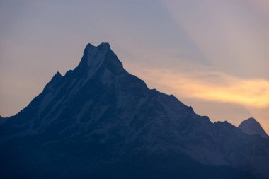 Machapuchre (balık kuyruğu) silüeti, gündoğumu, Annapurna trek