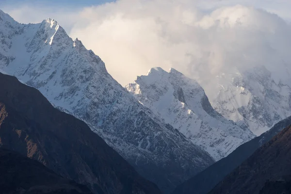 Sneeuw piek van de Karakoram gebergte in Gilgit, Pakistan — Stockfoto