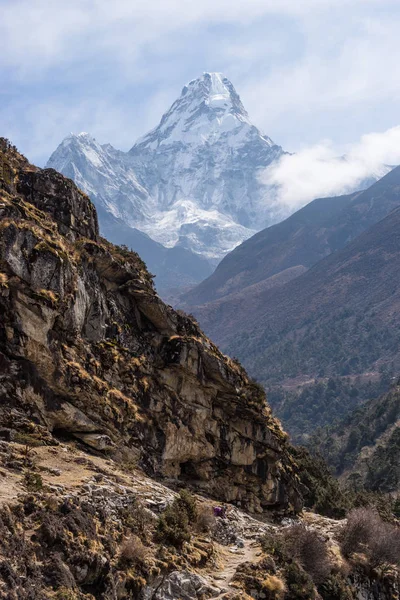 Ama Dablam mountain peak, famous peak in Khumbu region, Everest — Stock Photo, Image