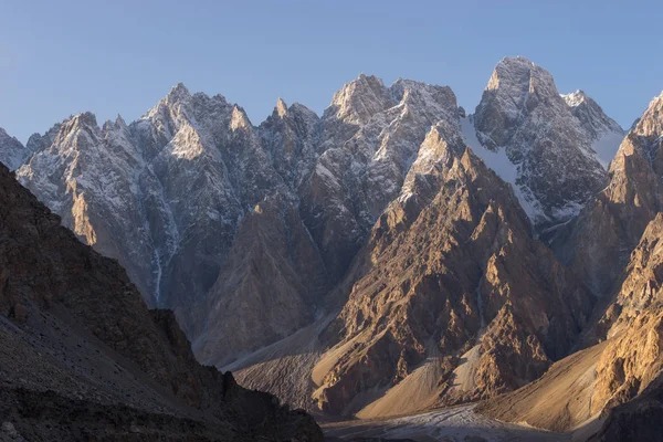 Pico de montaña de la catedral de Passu en el valle de Hunza, Gilgit jalá , — Foto de Stock