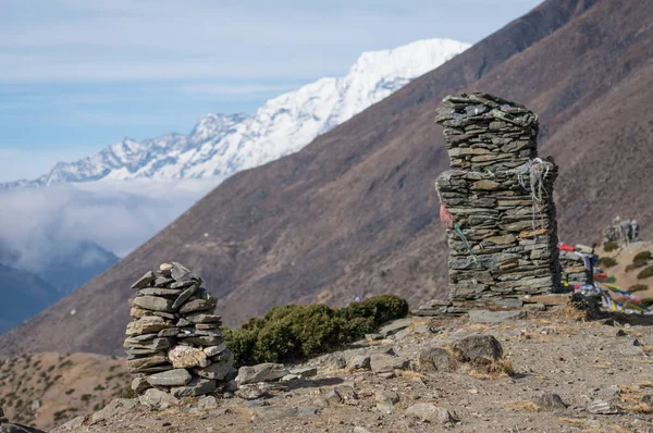 Taş Dingboche köyünde, Everest bölgesi, Nep tepede kadar yığını — Stok fotoğraf