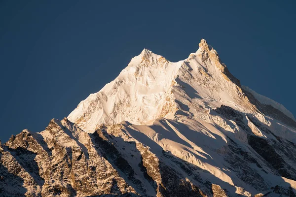 Manaslu Mountain Peak, åttonde högsta bergstopp i världen — Stockfoto