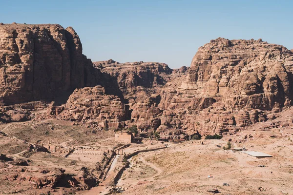 Vue de dessus de la ville ancienne et ruine de Petra en Jordanie — Photo
