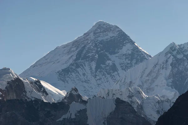 Everest bergstopp, högsta toppen i världen i Everest regi — Stockfoto