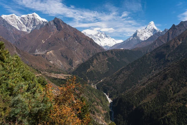 Gyönyörű táj Himalája hegy Everest nemzeti par — Stock Fotó