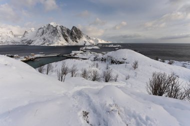 Kış mevsiminde Lofoten balıkçı köyünün en iyi manzarası, Norveç, İskandinavya, Avrupa