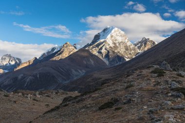Lobuche tepesi sabah gündoğumunda Dingboche köyünden, Everest bölgesinden, Nepal, Asya