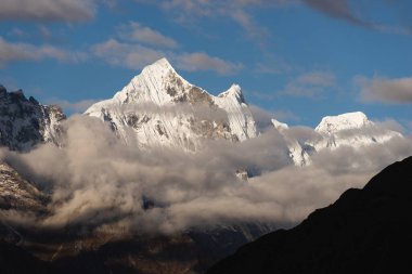 Everest bölgesinde kar dağı zirvesi, Nepal, Asya 'da Himalaya sıradağları.