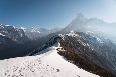Mardi Himal yürüyüş rotasındaki balık kuyruğu manzarası Machapuchare Pokhara, Nepal, Asya 'daki Himalaya dağ sırası