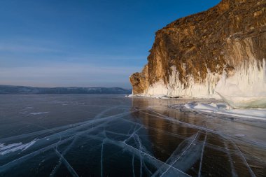 Baykal kış mevsiminde buz çatlağı, Sibirya, Rusya ve Asya 'da donmuş göl