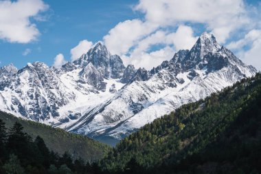 Mugecuo Ulusal Parkı 'ndaki Gongga Dağı, Çin' deki Kangding, Sichuan, Asya