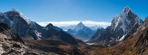 チョラ峠からのヒマラヤ山脈のパノラマビュー ネパールのエベレストベースキャンプトレッキング アジア — ストック写真