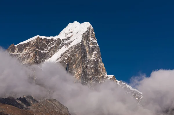 Taboche Topp Ovanför Molnen Utsikt Från Dingboche Byn Everest Bas — Stockfoto