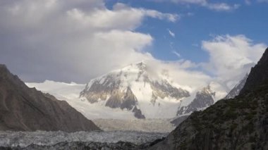 Passu zirvesi ve buzulunun zamanlaması, Pakistan 'daki Karakoram sıradağları