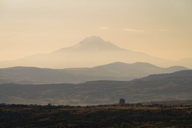 Gün doğumunda Capadocia platosunun dağları ve manzarası Türkiye, Asya 'nın orta Anadolu' da
