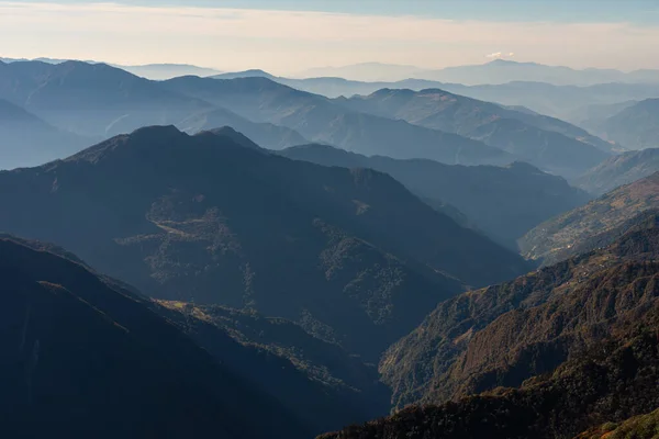 日出时分喜马拉雅山山脉的景观 亚洲尼泊尔迈拉峰攀登路线 — 图库照片
