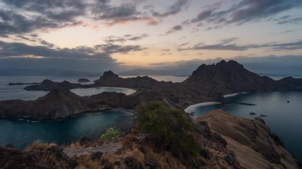 印度尼西亚弗洛雷斯岛科马多国家公园黄昏时分帕达尔岛的时间流逝 — 图库视频影像