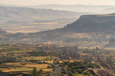 Kapadokya platosunun güzel manzarası bir sabah şafağında, Orta Anadolu, Türkiye, Asya