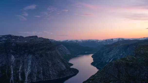 Upływ Czasu Klifie Górskim Trolltunga Zachodzie Słońca Najbardziej Znana Trasa — Wideo stockowe