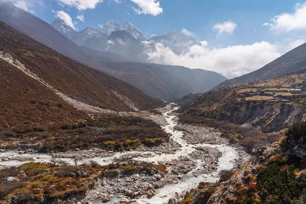 Himalaya Dağları Sıradağları Nehir Manzarası Everest Ana Kampı Yürüyüş Rotası — Stok fotoğraf